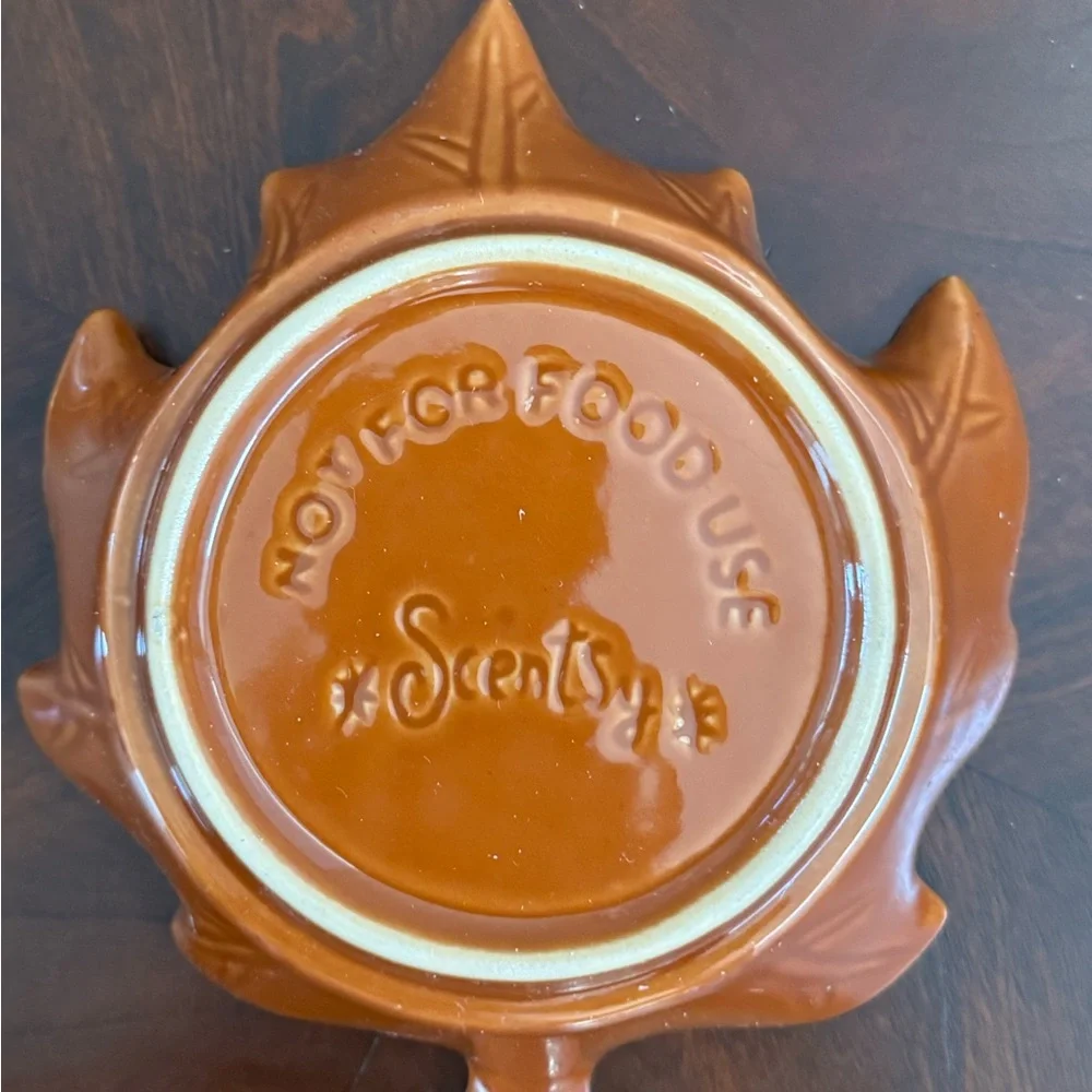 Scentsy Plymouth Full Size wax melting warmer - Picture 3 of 5